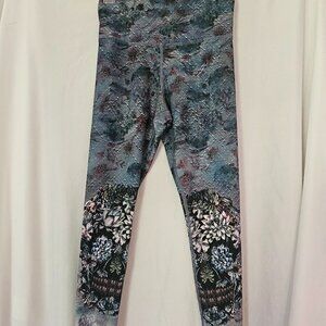 Evolution & Creation‎ Women's Capri Yoga Leggings Green w/ Floral print Sz S